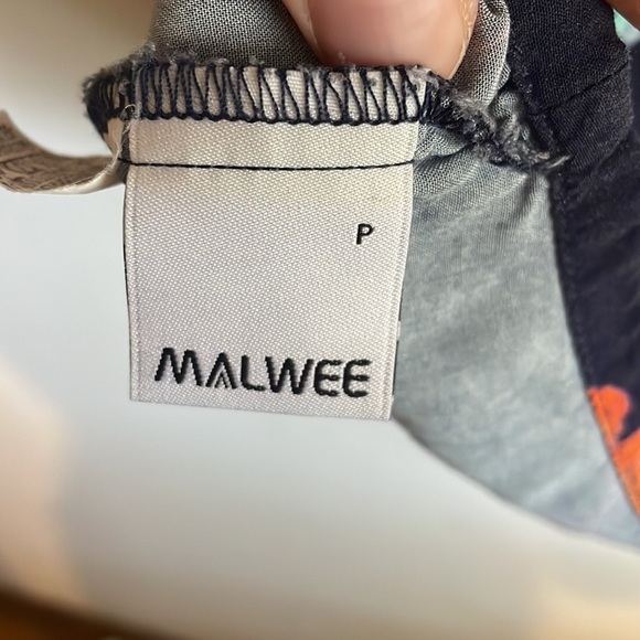 ⭐️ 3/$20 floral crop button down XS - Picture 3 of 3